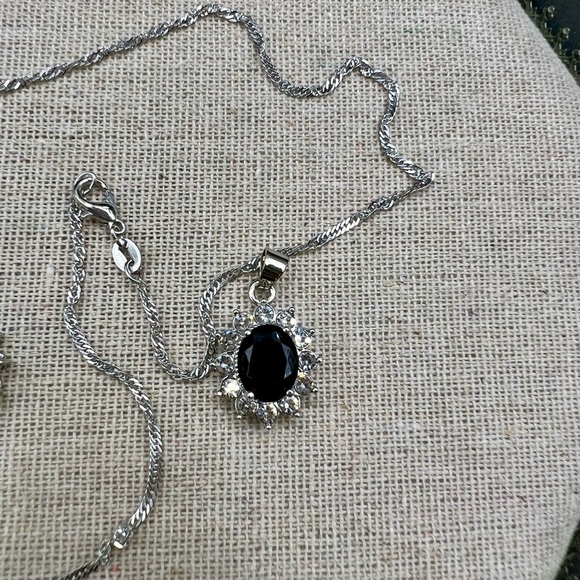 NIB 925 Sterling Silver & CZ Pendent Necklace and Earring Set - Picture 3 of 12